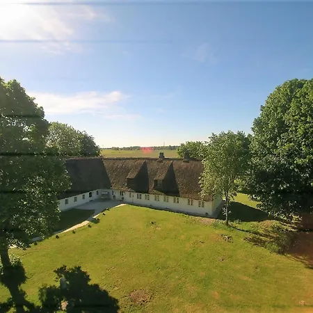 Junimond Apartment *
